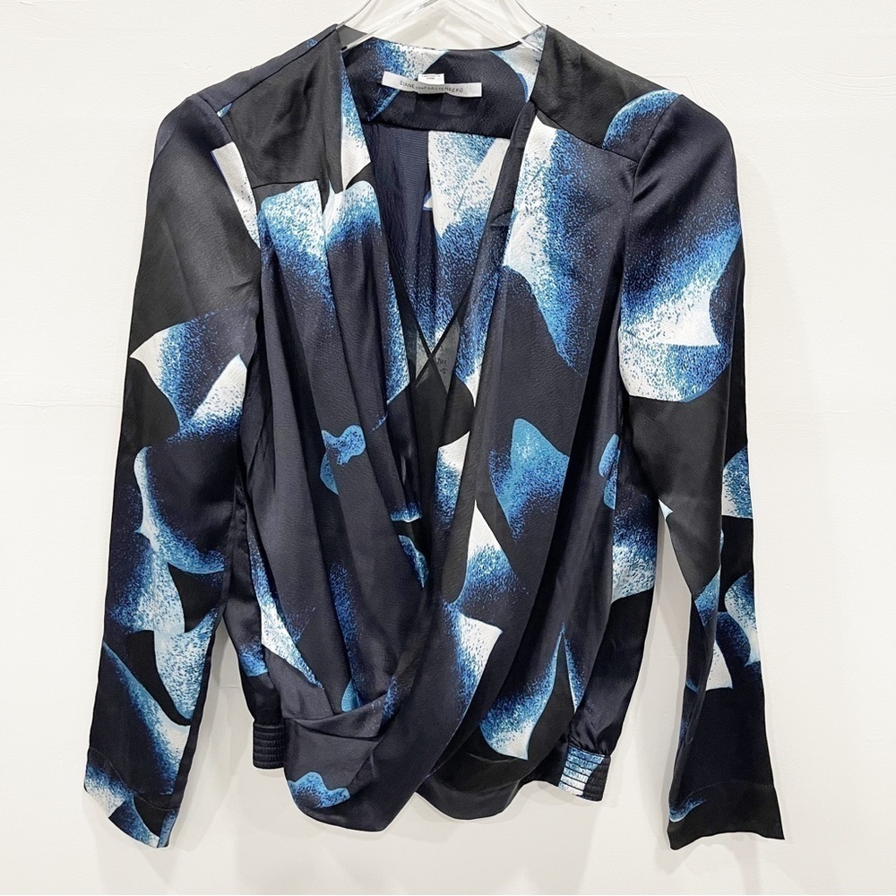 Diane Von Furstenberg New Issie Two Long Sleeve Silk Blouse Wrap Front Size 4